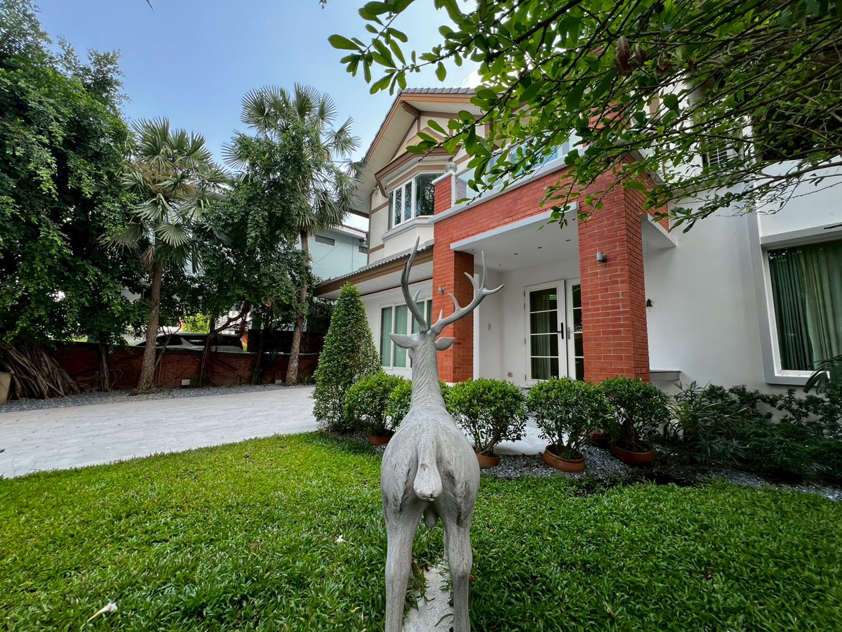 For RentHouseNonthaburi, Bang Yai, Bangbuathong : house 130 sq.wah, opposite Denla British (DBS), 4 bedrooms, 4 bathrooms, maid's room, fully furnished.