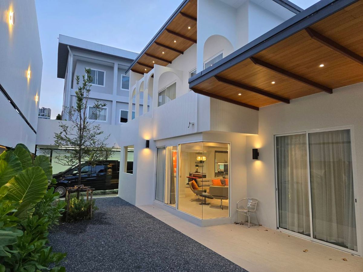 ขายบ้านอ่อนนุช อุดมสุข : ขายบ้านเดี่ยว ซ.สุขุมวิท 71 ( ปรีดี ซอย 14 ) ใกล้ทางด่วนรามอินทรา-อาจณรงค์ โรงเรียนอินเตอร์ Bangkok Prep ขนาด 80 ตร.วา พื้นที่ใช้สอย 300 ตร.ม. 4 ห้องนอน 3 ห้องน้ำ 30 ล้าน