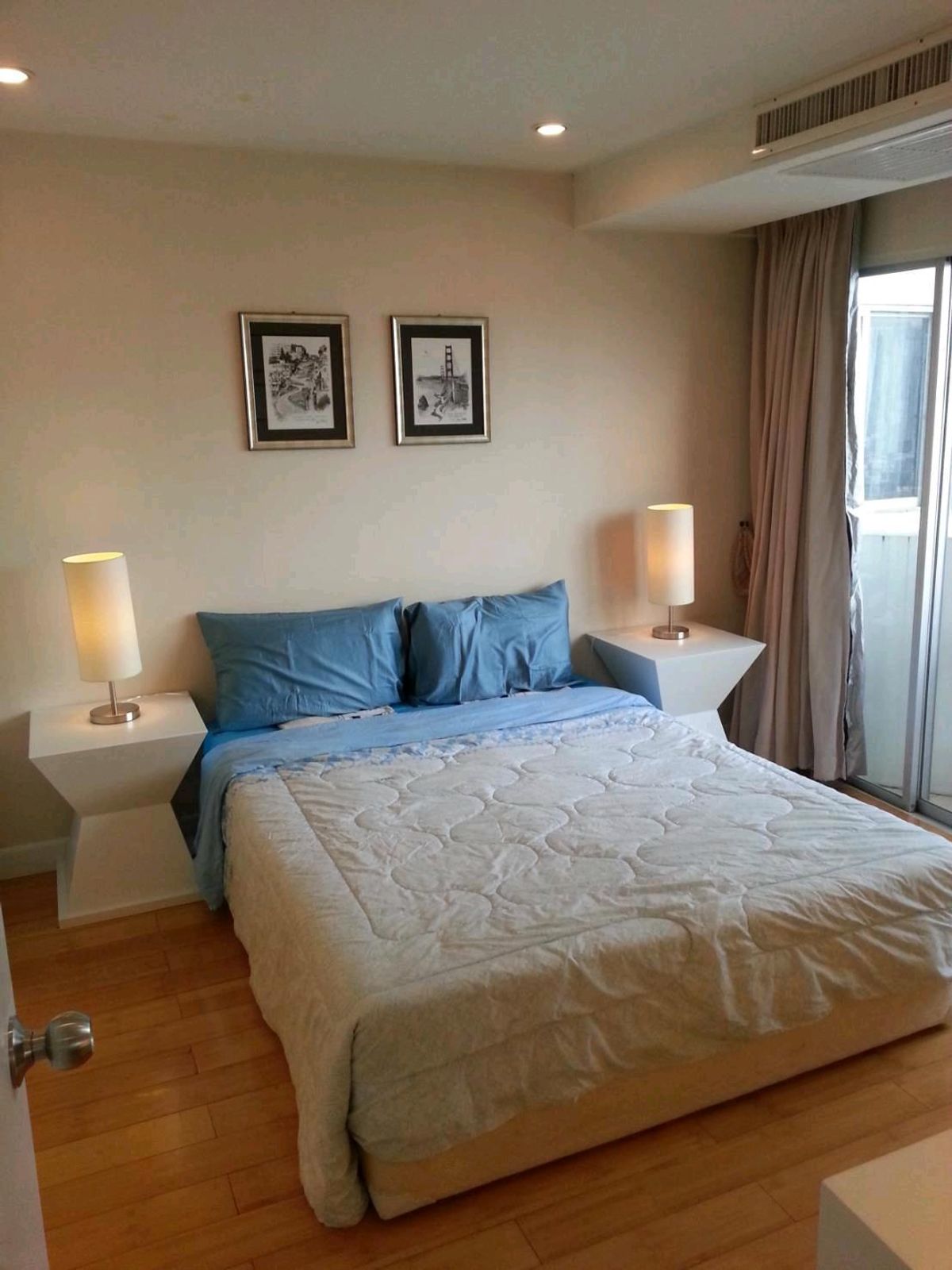 ให้เช่าคอนโดวิทยุ ชิดลม หลังสวน : Witthayu Complex for rent, 59 m2, hi-floor, 1 bedroom, 1 bathroom, F/F, washing machine,  TV, etc. Rent: 20,000 baht/month.
Available August 1st. Can view now.
