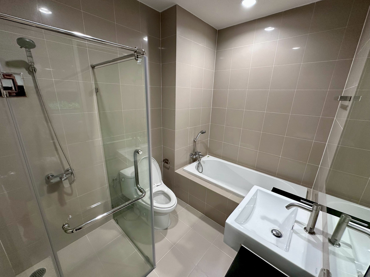 For RentTownhomePattanakan, Srinakarin : RH070225 For rent, 3-storey townhouse, 5 bedrooms, Noble Cube Phatthanakan