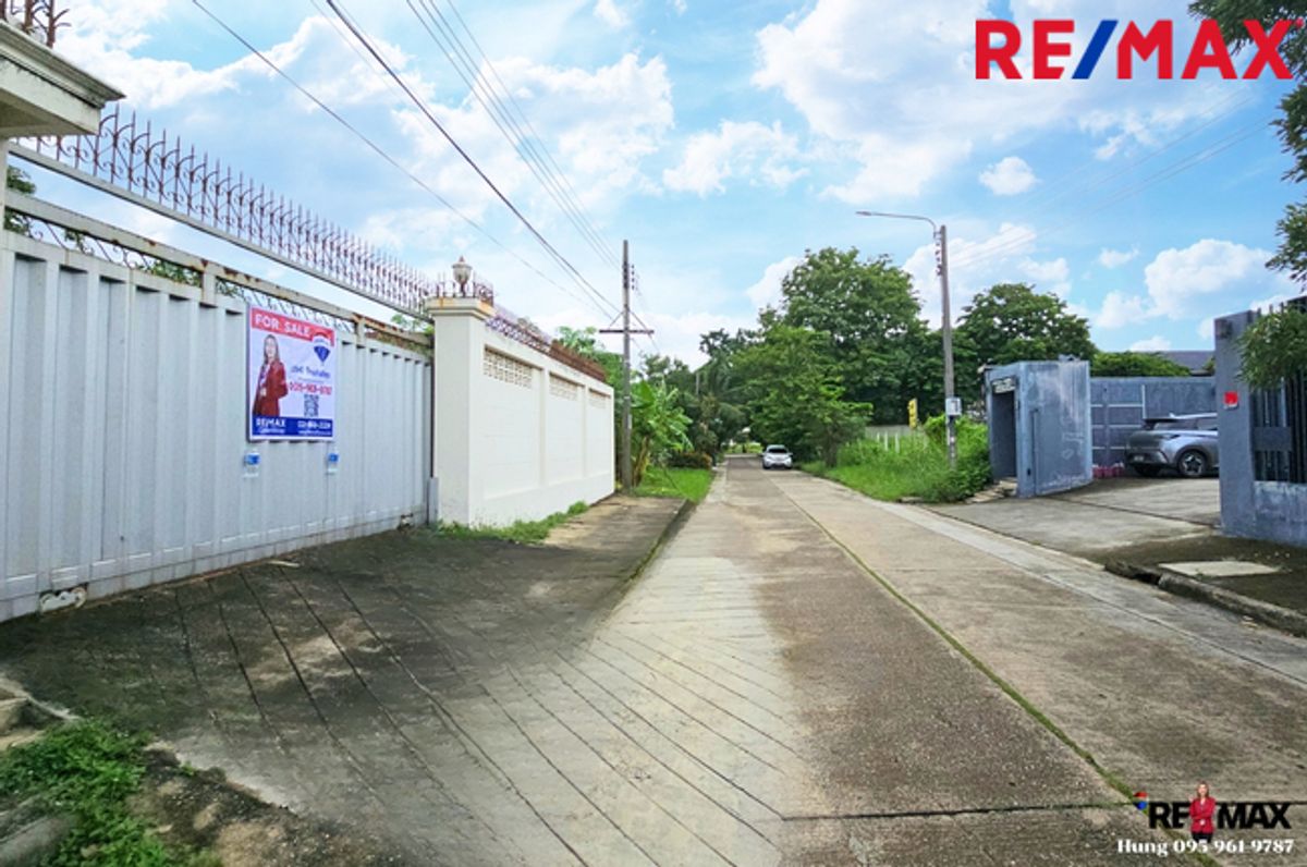 ขายบ้านบางแค เพชรเกษม : ขายบ้านเรืองอนันต์ เพชรเกษม 64 บ้านเดี่ยว 3 ชั้น พร้อมที่ดินแปลงใหญ่ รวม 300 ตร.วา ได้ถึง 7 ห้องนอน คุ้มค่าด้วยวัสดุอย่างดี ไม้แท้ ทั้งหลัง บ้านเหมือนใหม่ เหมาะทำออฟฟิศ หรือครอบครัวขนาดใหญ่ สร้างบ้านแยกในอาณาเขตเดียวกัน แสนอบอุ่น ราคาดี 16.5 Mb.