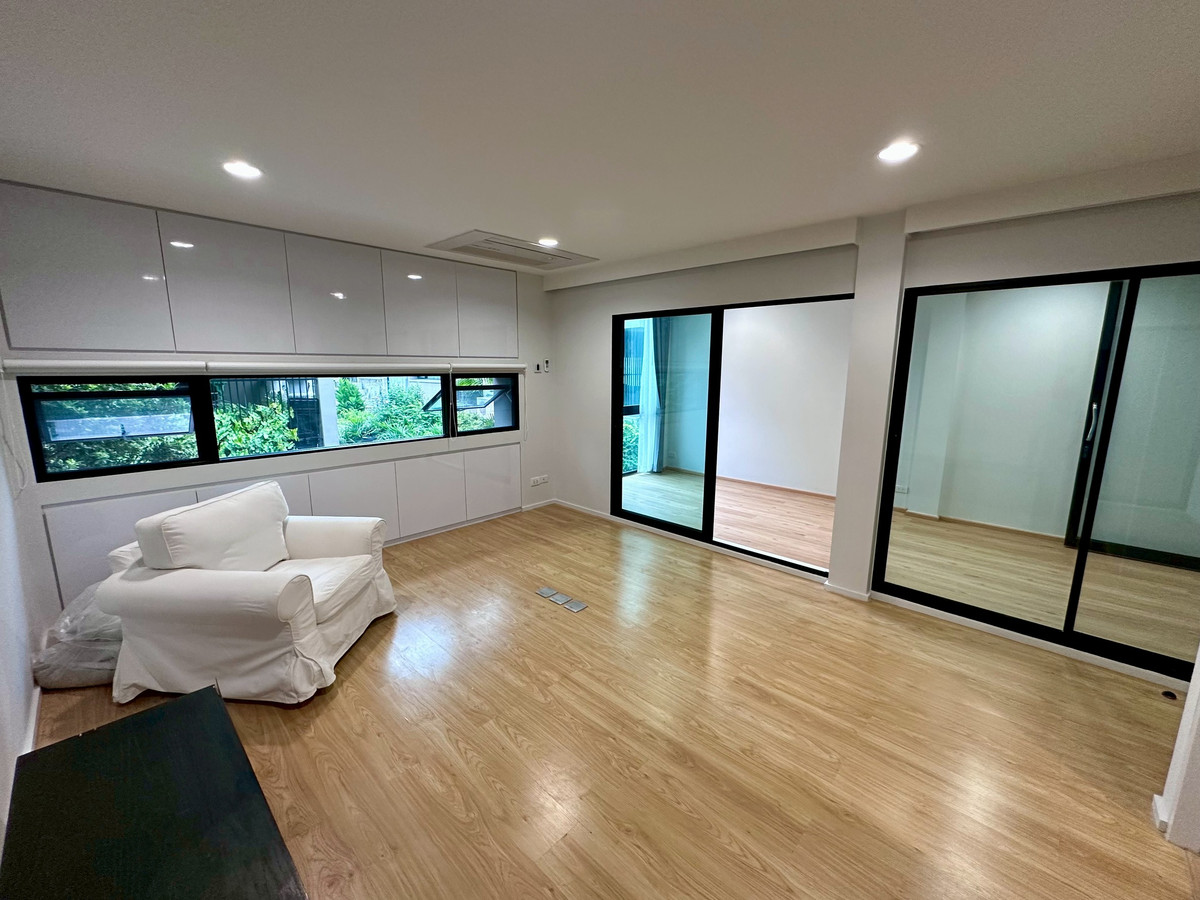 For RentTownhomePattanakan, Srinakarin : RH070225 For rent, 3-storey townhouse, 5 bedrooms, Noble Cube Phatthanakan