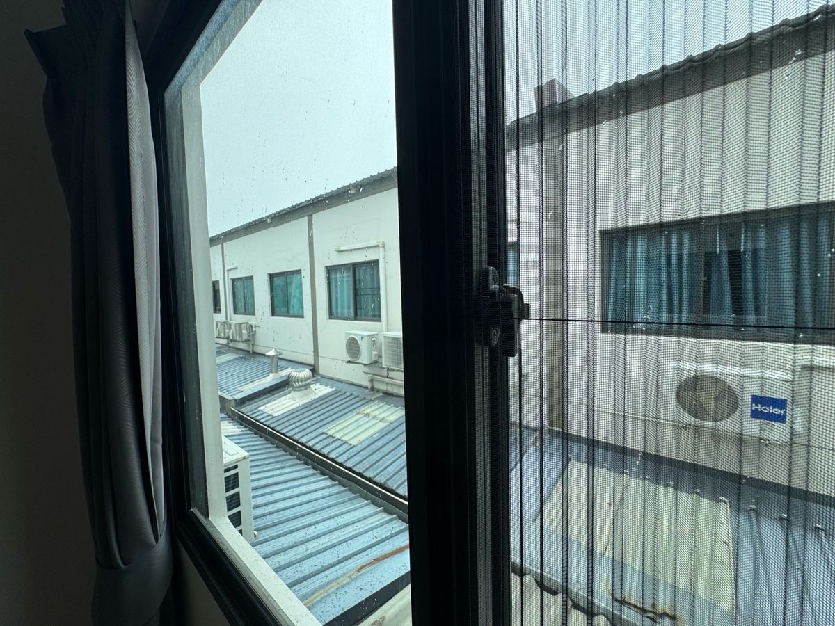 ขายทาวน์โฮมปทุมธานี รังสิต ธรรมศาสตร์ : ขาย ทาวน์โฮม 2 ชั้น หมู่บ้าน  V compound Tiwanon-Rangsit เจ้าของอยู่เองไม่เคยปล่อยเช่า เดินทางสะดวกใกล้ทางพิเศษศรีรัช ใกล้รถไฟฟ้าสายสีแดง