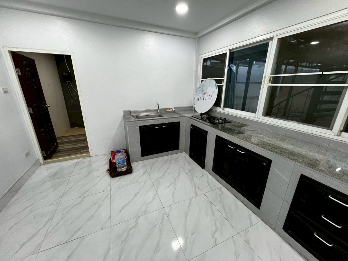 For RentHouseNonthaburi, Bang Yai, Bangbuathong : 5bedroom house, 91 sq.wa., near the BTS and Nonthaburi Government Center. Suitable for company registration.