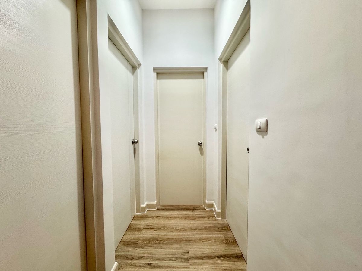 ขายทาวน์โฮมปทุมธานี รังสิต ธรรมศาสตร์ : ขาย ทาวน์โฮม 2 ชั้น หมู่บ้าน  V compound Tiwanon-Rangsit เจ้าของอยู่เองไม่เคยปล่อยเช่า เดินทางสะดวกใกล้ทางพิเศษศรีรัช ใกล้รถไฟฟ้าสายสีแดง