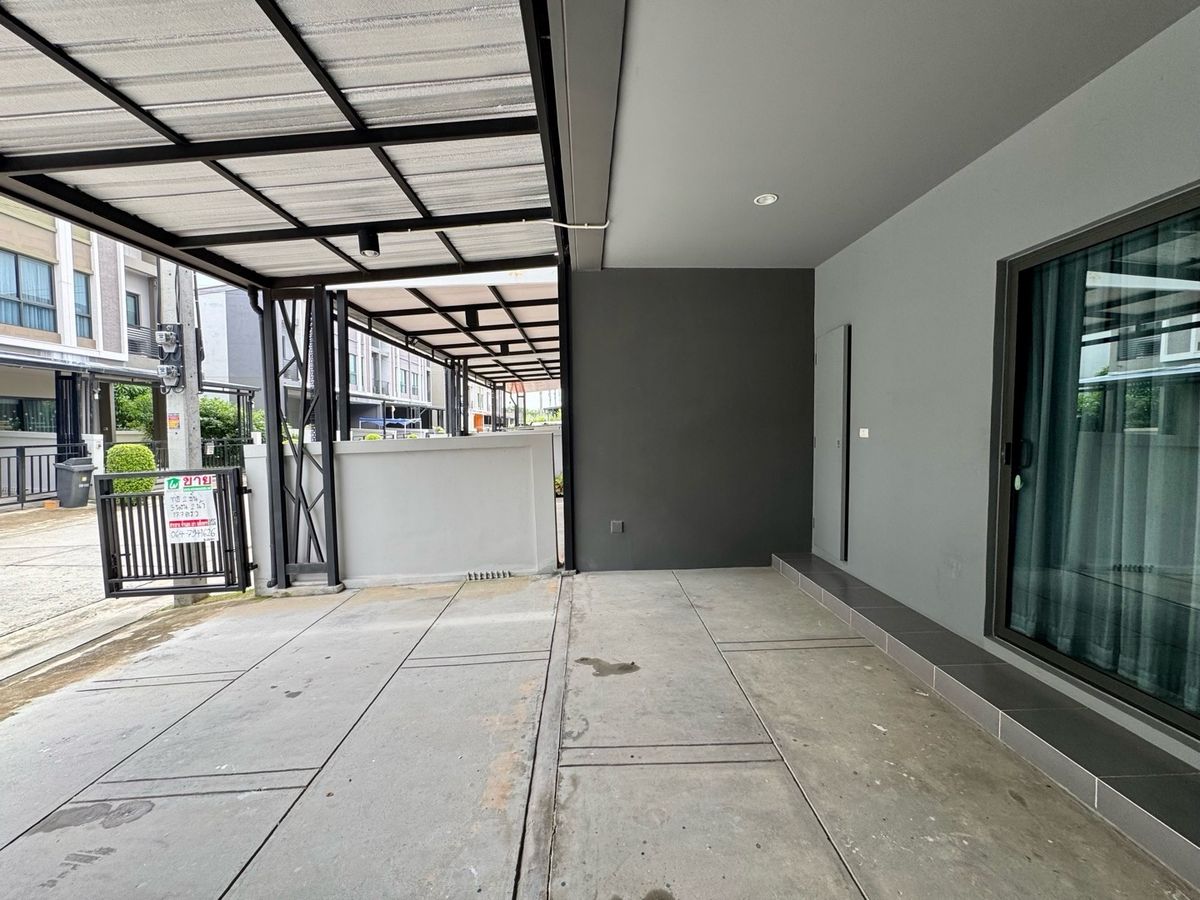 ขายทาวน์โฮมปทุมธานี รังสิต ธรรมศาสตร์ : ขาย ทาวน์โฮม 2 ชั้น หมู่บ้าน  V compound Tiwanon-Rangsit เจ้าของอยู่เองไม่เคยปล่อยเช่า เดินทางสะดวกใกล้ทางพิเศษศรีรัช ใกล้รถไฟฟ้าสายสีแดง