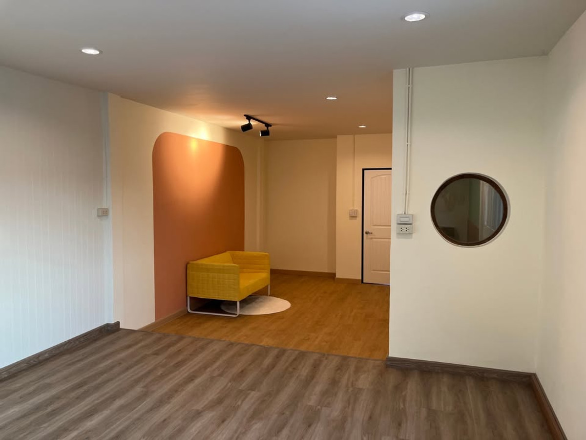 ให้เช่าบ้านเกษตร นวมินทร์ ลาดปลาเค้า : ทาวน์โฮม ถนนนวมินทร์ รีโนเวทใหม่ มินิม่อล สไตล์ ตรงข้ามโรงพยาบาลพญาไท นวมินทร์