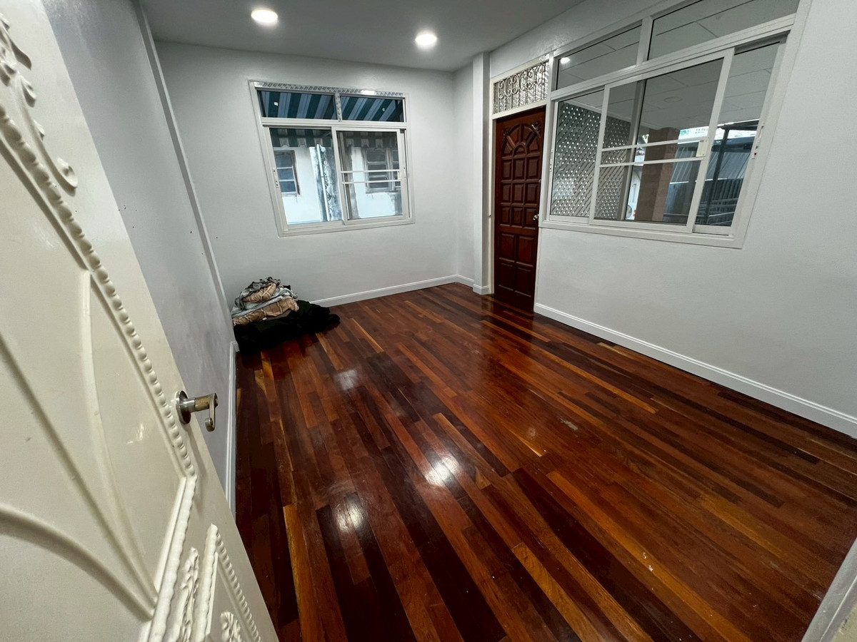 For RentHouseNonthaburi, Bang Yai, Bangbuathong : 5bedroom house, 91 sq.wa., near the BTS and Nonthaburi Government Center. Suitable for company registration.