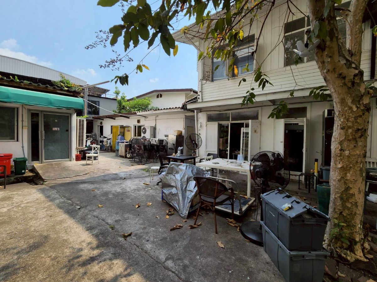 ให้เช่าบ้านอารีย์ อนุสาวรีย์ : ▲บ้านเดี่ยว 2 ชั้นให้เช่า ซอยสายลม อารีย์ ▲ 240 sq.m. | 195 sq.wa. | 180k | เหมาะสำหรับทำคาเฟ่ ร้านอาหาร และสำนักงาน | 086-9299929 Punny