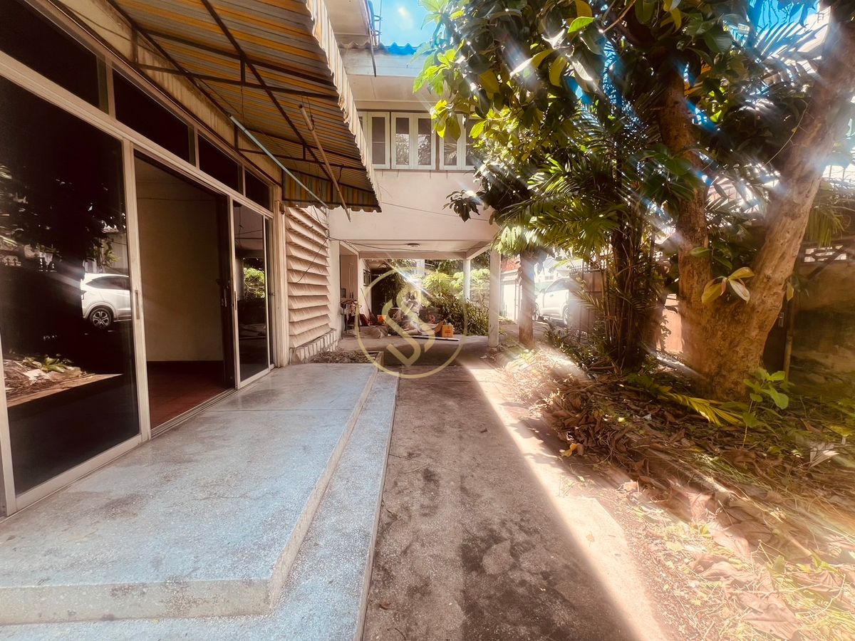 For RentHouseAri,Anusaowaree : Quick rental 2 -storey detached house in the middle of Soi Aree Samphan 6