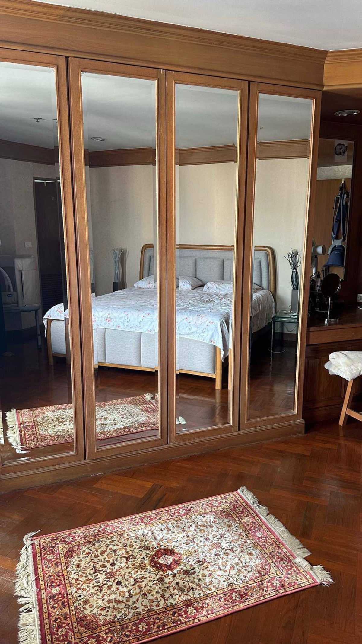 ให้เช่าคอนโดวิทยุ ชิดลม หลังสวน : - 2 ห้องนอน 2 ห้องน้ำ 1ห้องนั่งเล่น (เฟอร์นิเจอร์ครบ)
- ห้องขนาด 111.85 ตร.ม. 
- สัญญาขั้นต่ำ 6 เดือนขึ้นไป 
- มัดจำ 2 เดือน ล่วงหน้า 1 เดือน  
- ค่าเช่า 35,000 บาท/เดือน  ต่อรองได้
- ใกล้ห้างเซ็นทรัลเอ็มบาสซี่ , BTS เพลินจิต 850 เมตร