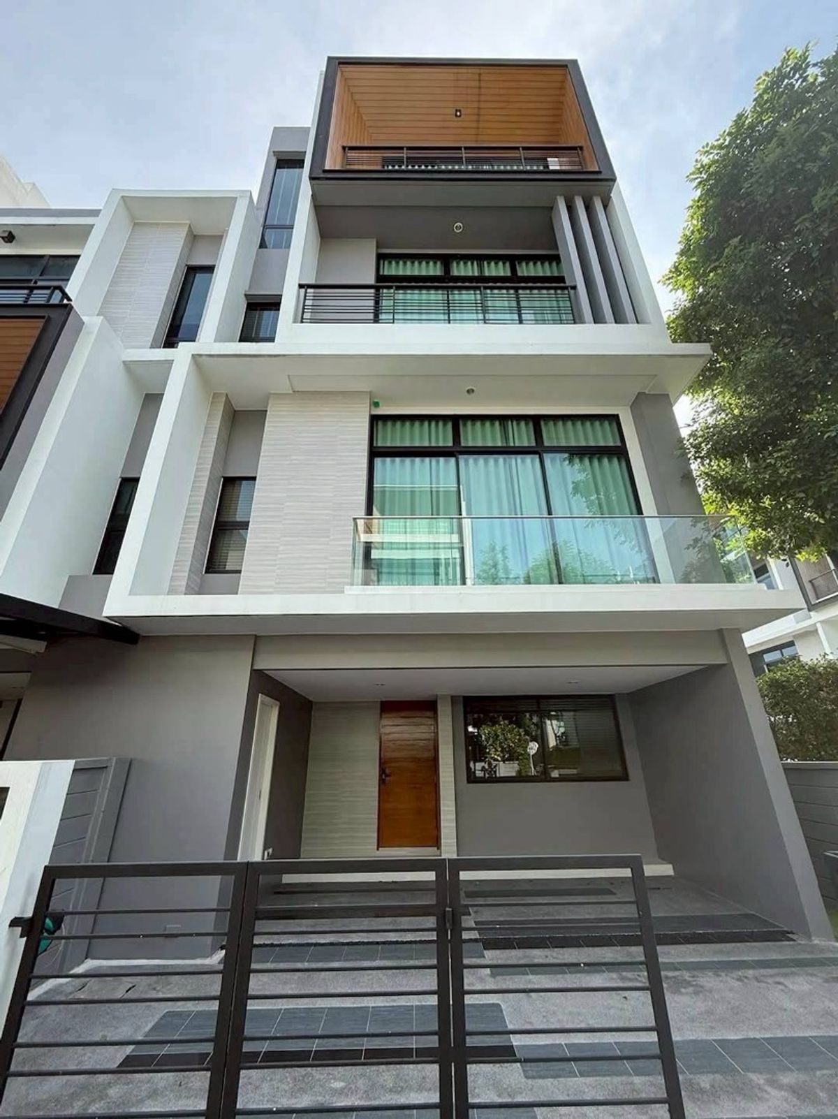 ให้เช่าทาวน์โฮมพัฒนาการ ศรีนครินทร์ : ให้เช่า Townhome เนอวานาดีฟายน์ศรีนครินทร์-พระราม9 , สุด Luxury หลังมุม✨🏦🏦豪华联排别墅出租，Nirvana Define Srinakarin-Rama9 
