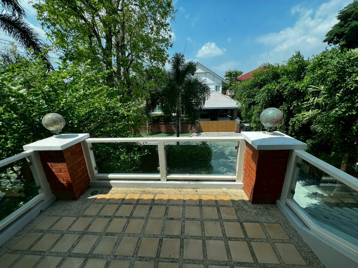 For RentHouseNonthaburi, Bang Yai, Bangbuathong : house 130 sq.wah, opposite Denla British (DBS), 4 bedrooms, 4 bathrooms, maid's room, fully furnished.