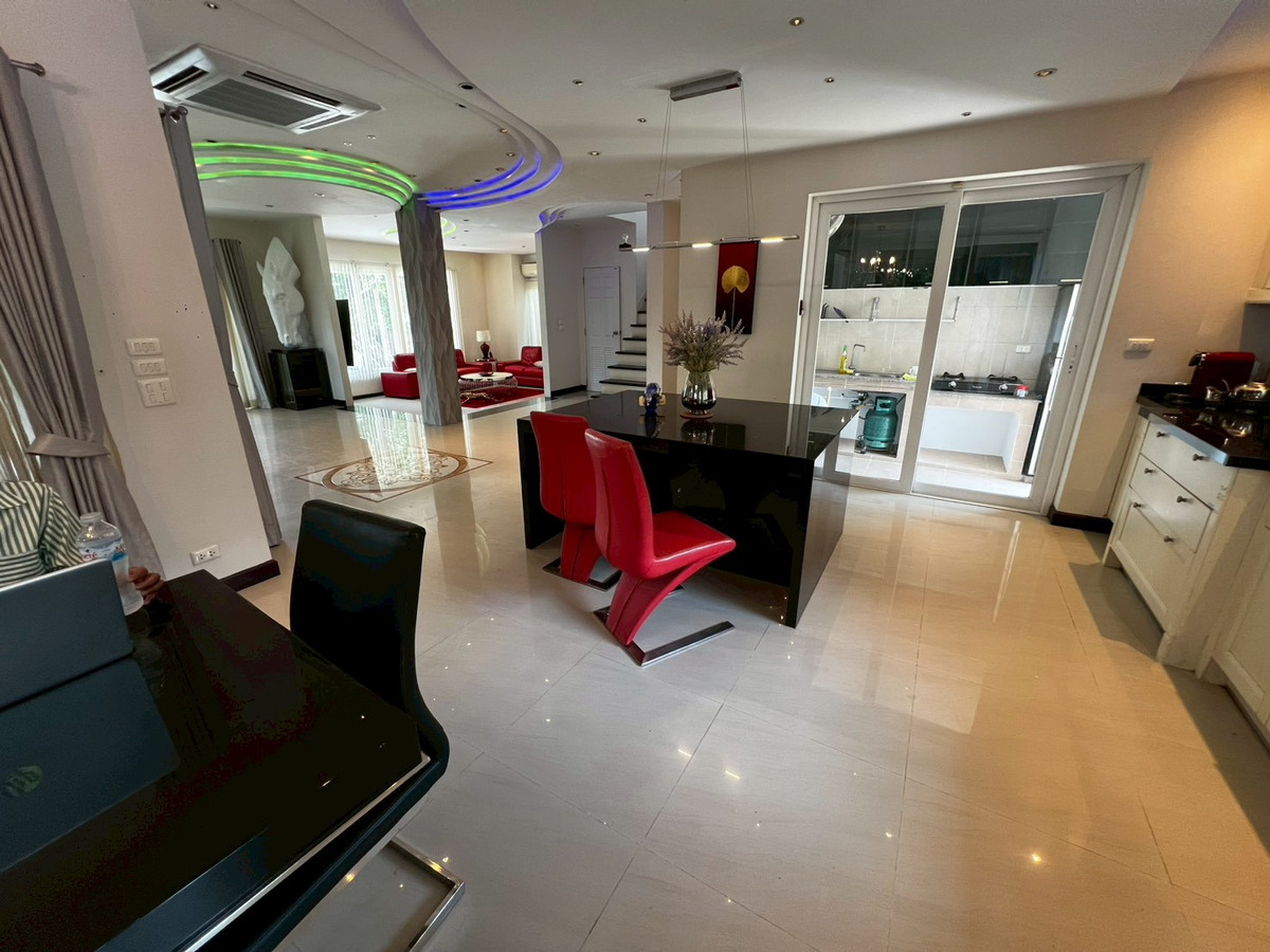 For RentHouseNonthaburi, Bang Yai, Bangbuathong : house 130 sq.wah, opposite Denla British (DBS), 4 bedrooms, 4 bathrooms, maid's room, fully furnished.