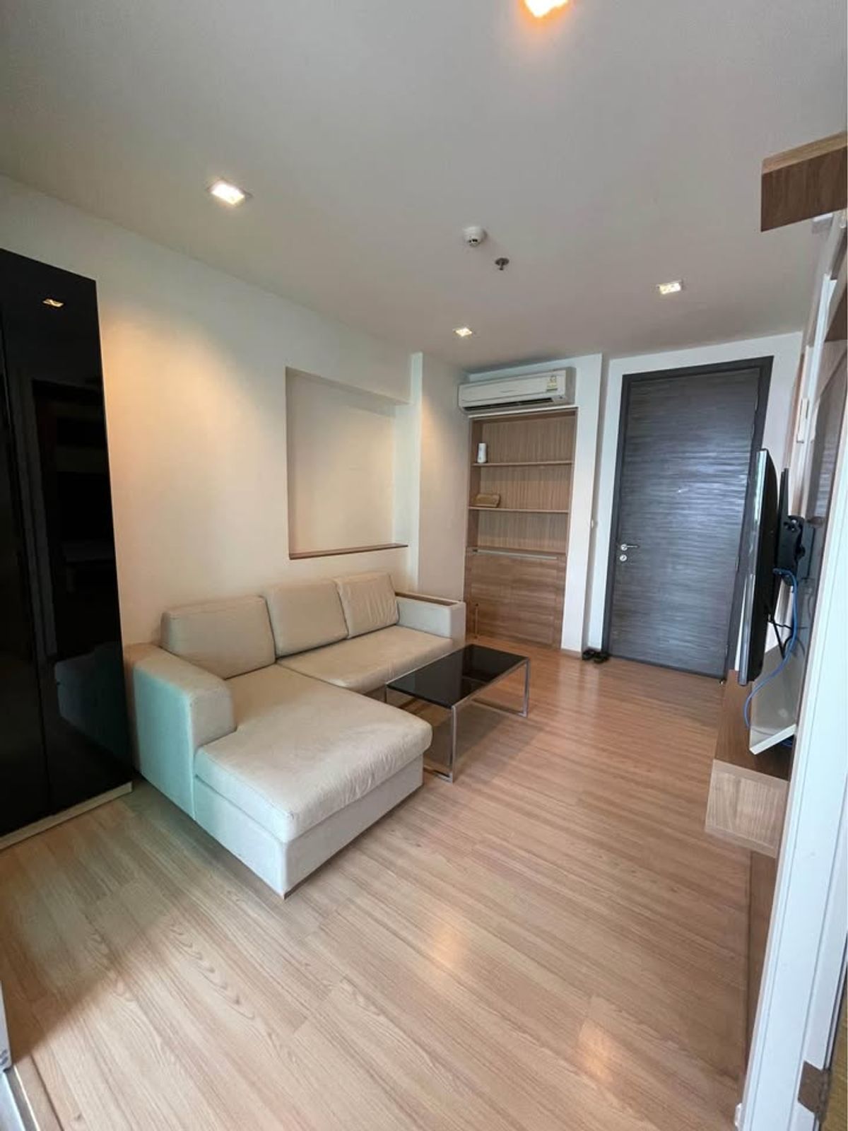 For RentCondoSapankwai,Jatujak : 🔥 For rent Rhythm Phahon-Ari 🔥 📍 Near BTS Ari, just a few minutes walk 🚆