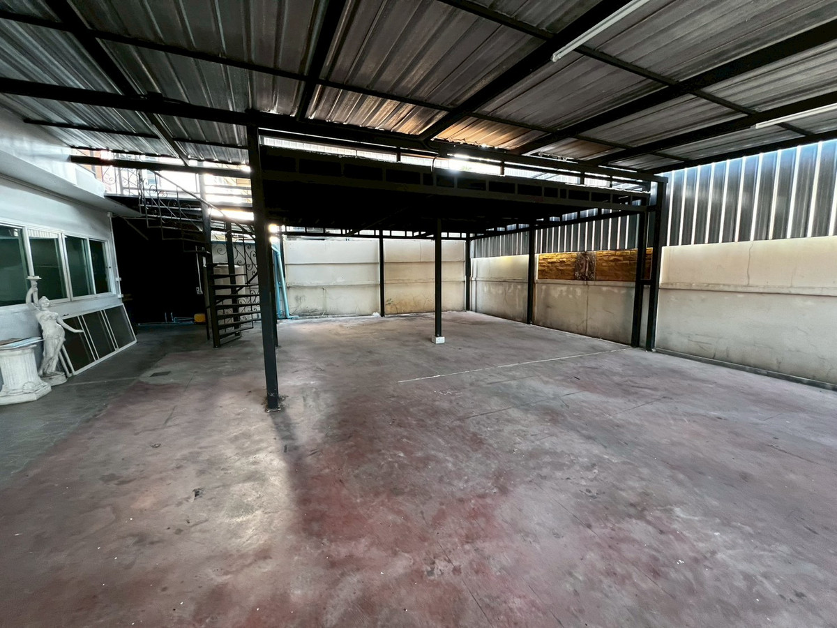 For RentHouseNonthaburi, Bang Yai, Bangbuathong : 5bedroom house, 91 sq.wa., near the BTS and Nonthaburi Government Center. Suitable for company registration.