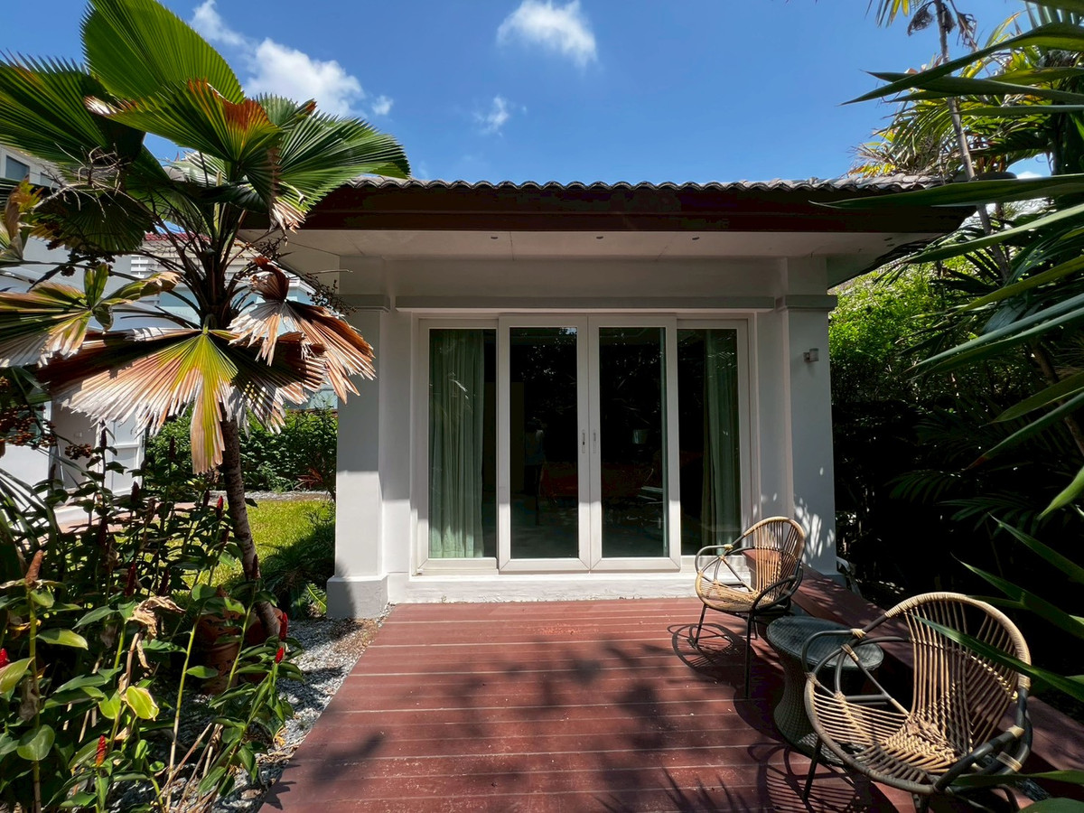 For RentHouseNonthaburi, Bang Yai, Bangbuathong : house 130 sq.wah, opposite Denla British (DBS), 4 bedrooms, 4 bathrooms, maid's room, fully furnished.