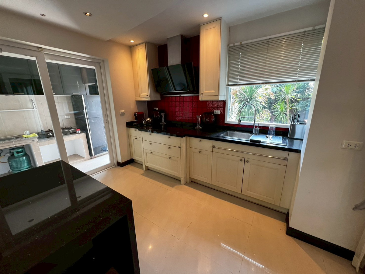 For RentHouseNonthaburi, Bang Yai, Bangbuathong : house 130 sq.wah, opposite Denla British (DBS), 4 bedrooms, 4 bathrooms, maid's room, fully furnished.