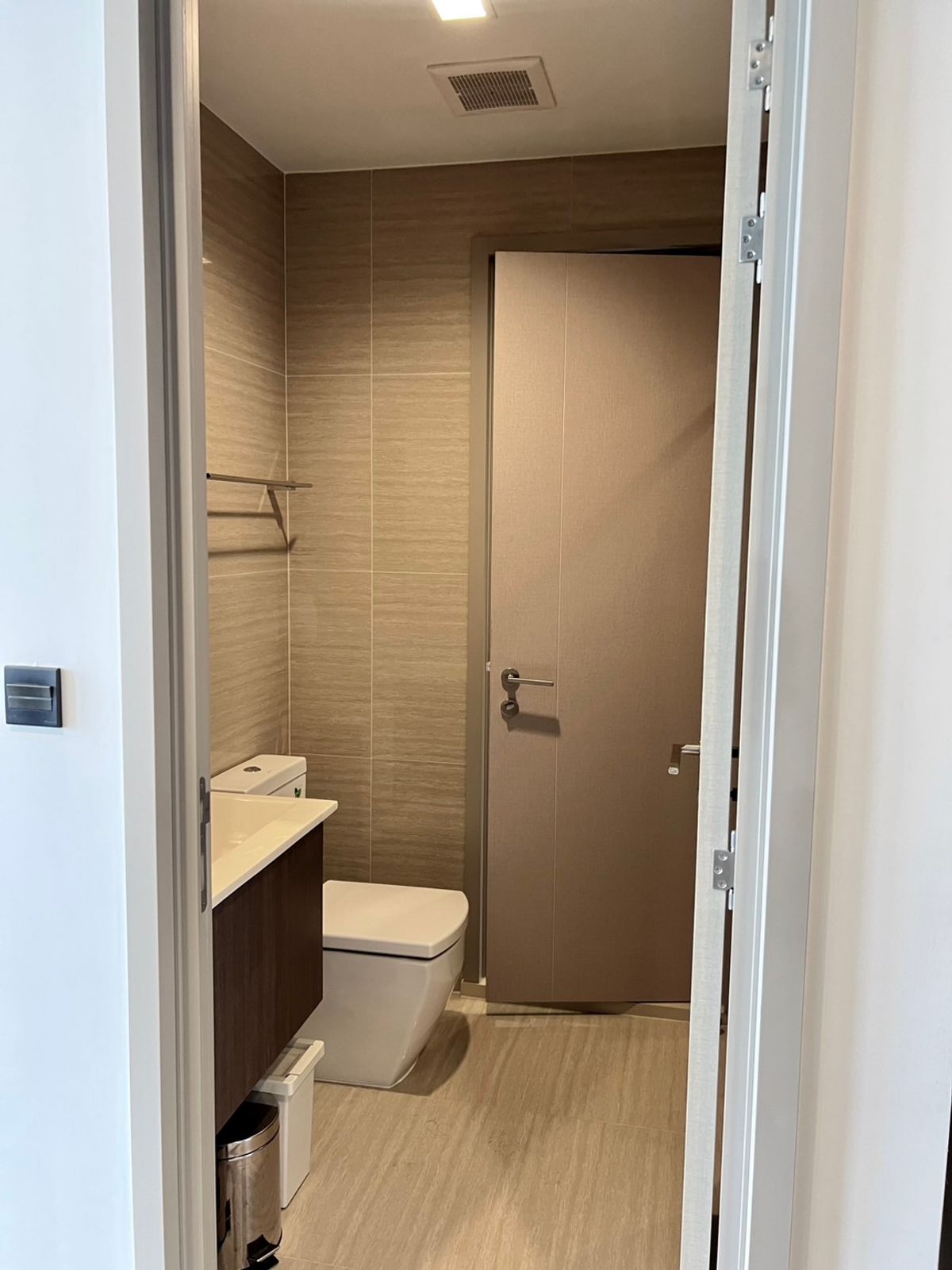 ให้เช่าคอนโดพระราม 9 เพชรบุรีตัดใหม่ RCA : ห้องที่ลูกค้าถามหาตลอดทั้งปี - Type : walk-in closet เพียง 22K/ month เท่านั้น - The Line Asoke- Ratchada ชั้น 33 วิวไม่บล็อค ห้องนี้คุ้มแน่นอน  