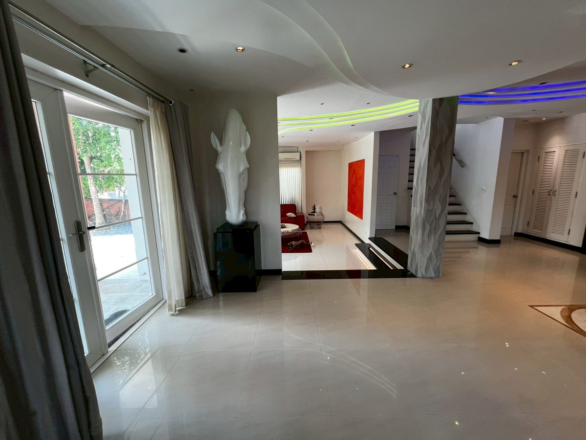 For RentHouseNonthaburi, Bang Yai, Bangbuathong : house 130 sq.wah, opposite Denla British (DBS), 4 bedrooms, 4 bathrooms, maid's room, fully furnished.