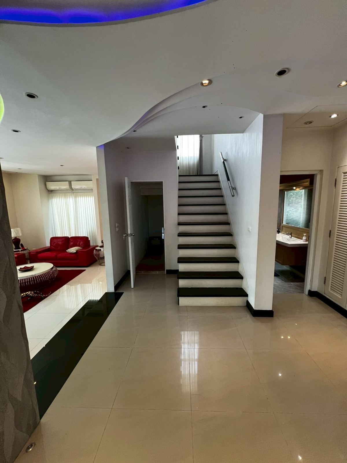 For RentHouseNonthaburi, Bang Yai, Bangbuathong : house 130 sq.wah, opposite Denla British (DBS), 4 bedrooms, 4 bathrooms, maid's room, fully furnished.