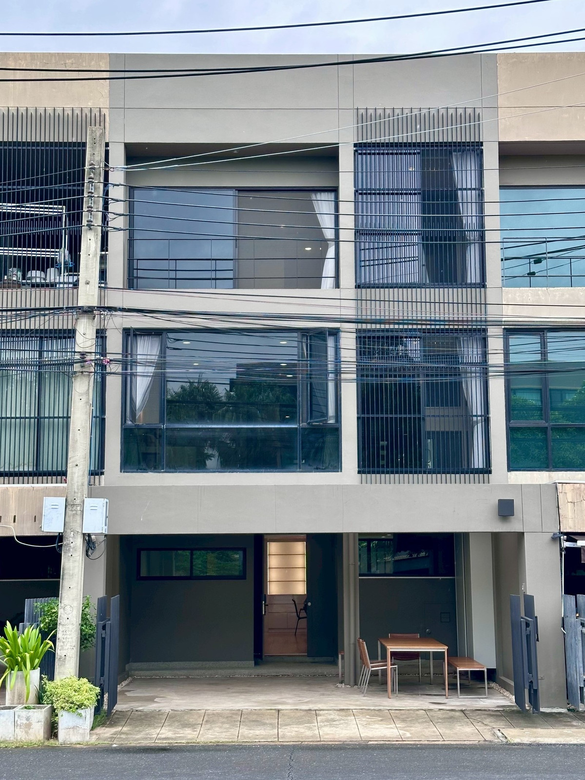 For RentTownhomePattanakan, Srinakarin : RH070225 For rent, 3-storey townhouse, 5 bedrooms, Noble Cube Phatthanakan