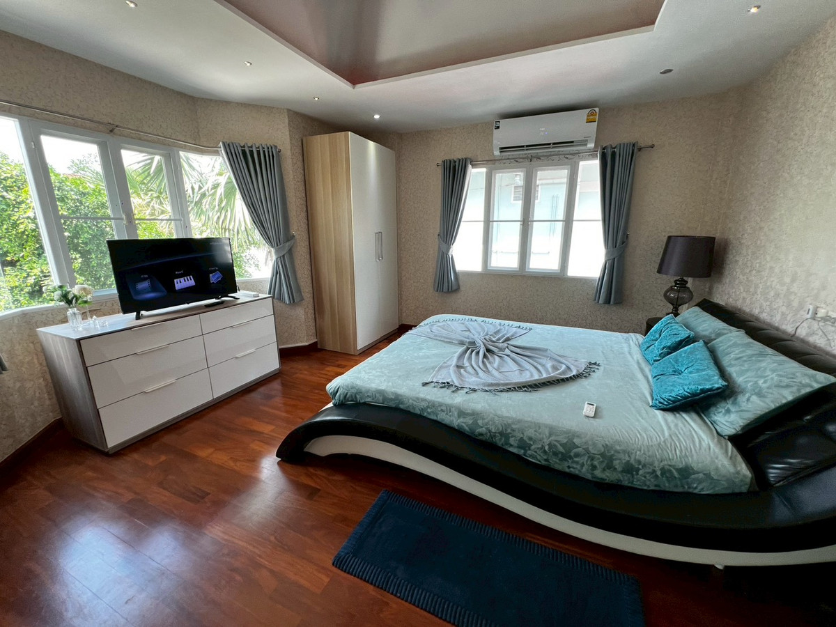 For RentHouseNonthaburi, Bang Yai, Bangbuathong : house 130 sq.wah, opposite Denla British (DBS), 4 bedrooms, 4 bathrooms, maid's room, fully furnished.