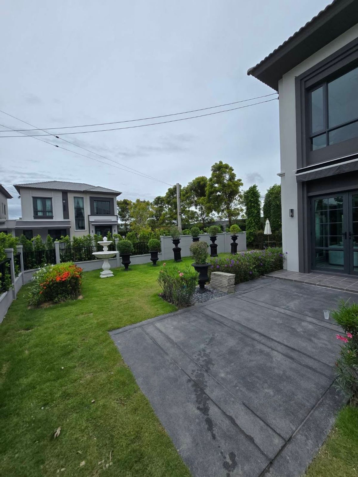 ให้เช่าบ้านสมุทรปราการ สำโรง : ECH250602 ให้เช่า Grande Pleno สุขุมวิท - บางนา บ้านสวยพร้อมอยู่