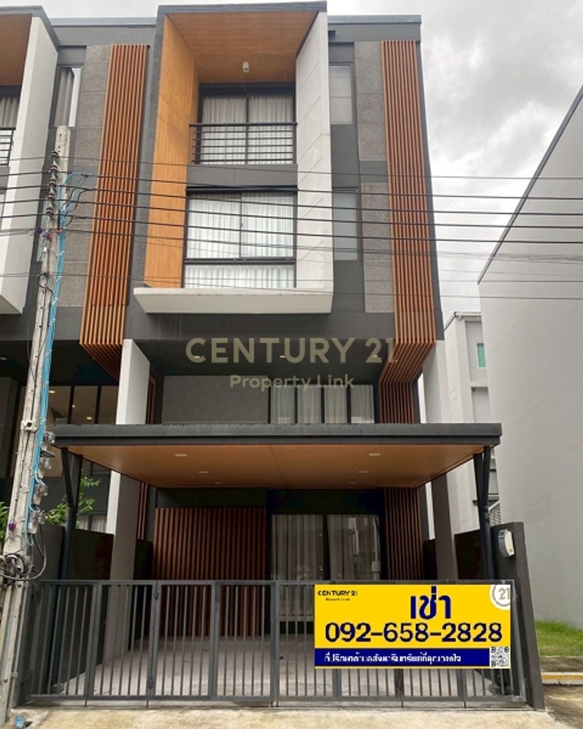 ให้เช่าทาวน์โฮมพัฒนาการ ศรีนครินทร์ : ทาวน์โฮมสไตล์โมเดิร์นลอฟท์ 3.5 ชั้น – โครงการ Shizen พัฒนาการ 32 No.62-TH-68014