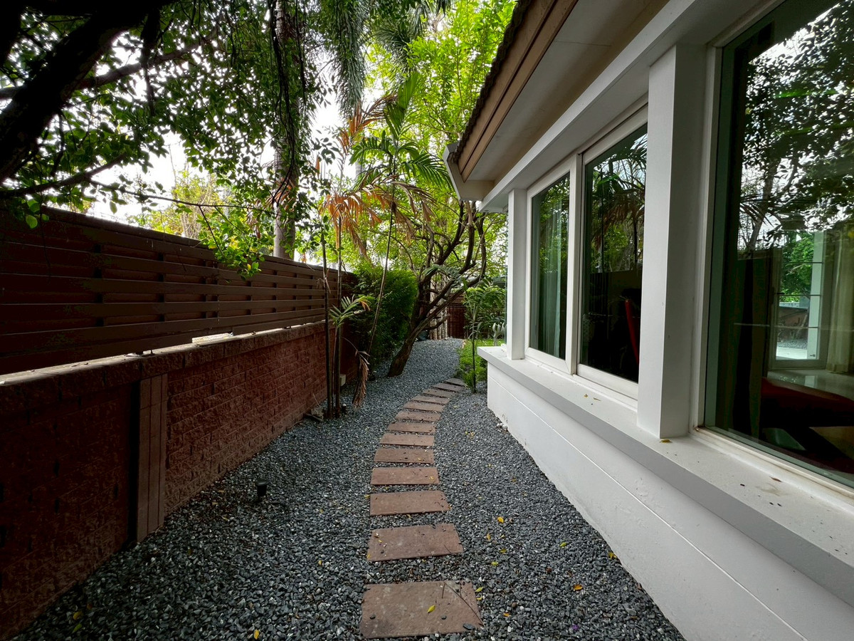 For RentHouseNonthaburi, Bang Yai, Bangbuathong : house 130 sq.wah, opposite Denla British (DBS), 4 bedrooms, 4 bathrooms, maid's room, fully furnished.