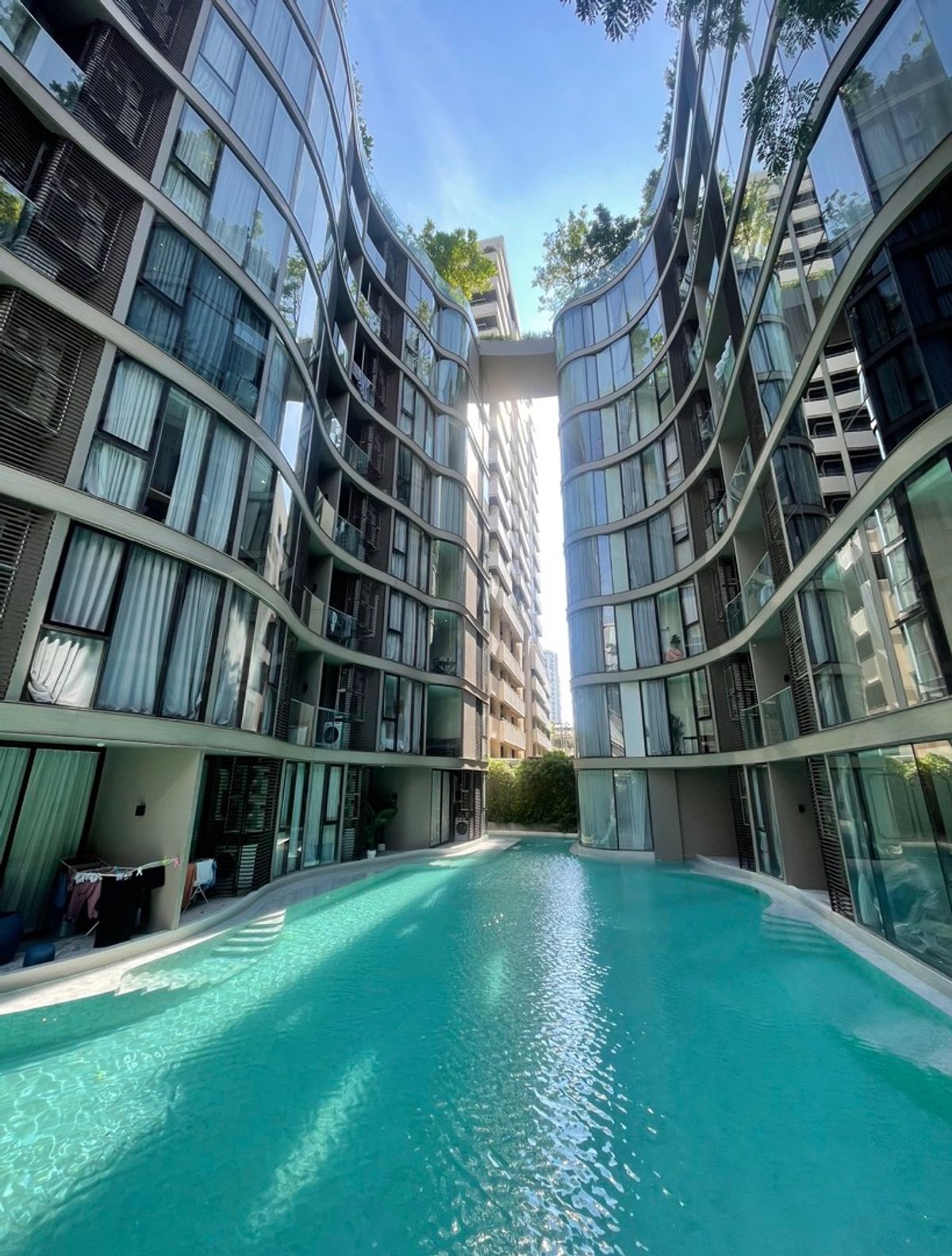 ขายคอนโดสุขุมวิท อโศก ทองหล่อ : Fynn Asoke✨Best offer 2B 1B Pool view, Fully furnished, Modern interior, Sell 10.8 MB only
 (Fern📲081-5965196)
