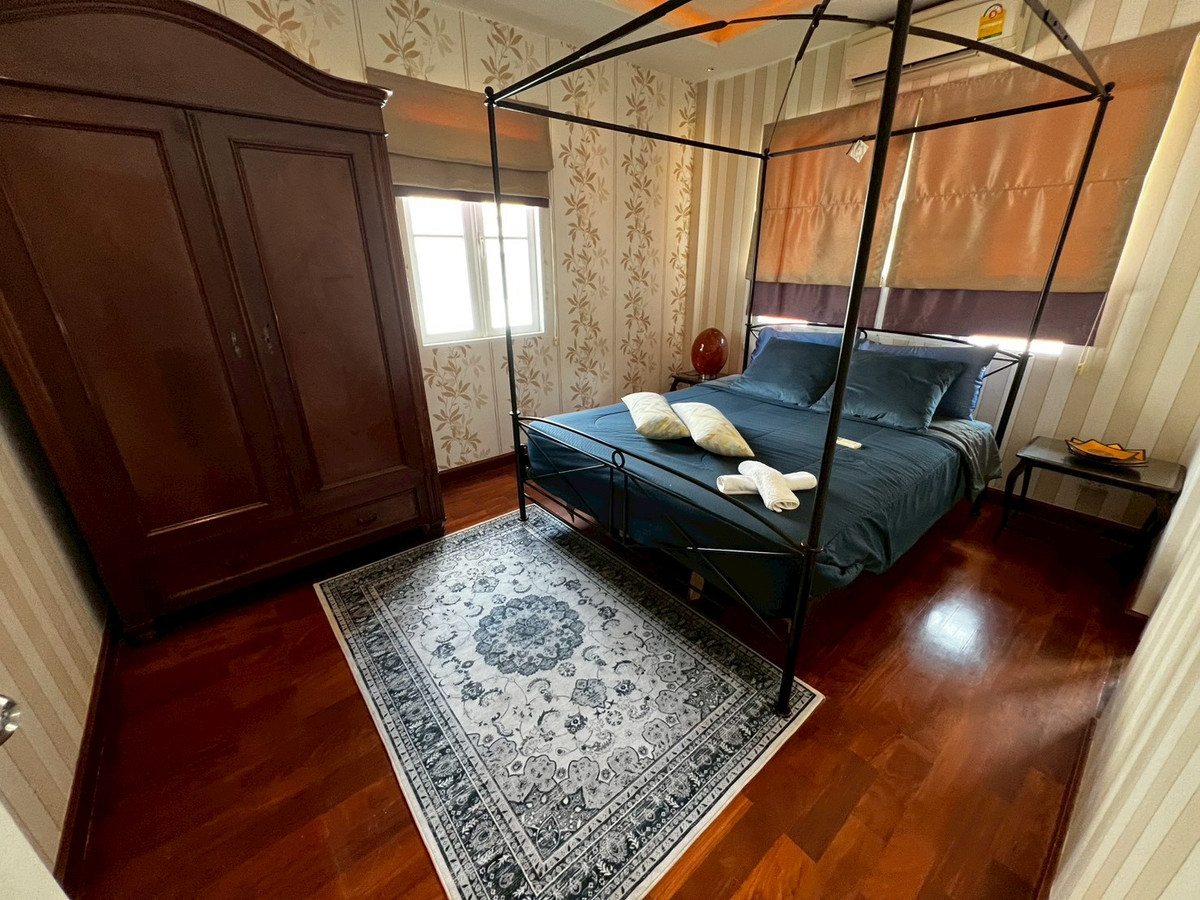 For RentHouseNonthaburi, Bang Yai, Bangbuathong : house 130 sq.wah, opposite Denla British (DBS), 4 bedrooms, 4 bathrooms, maid's room, fully furnished.