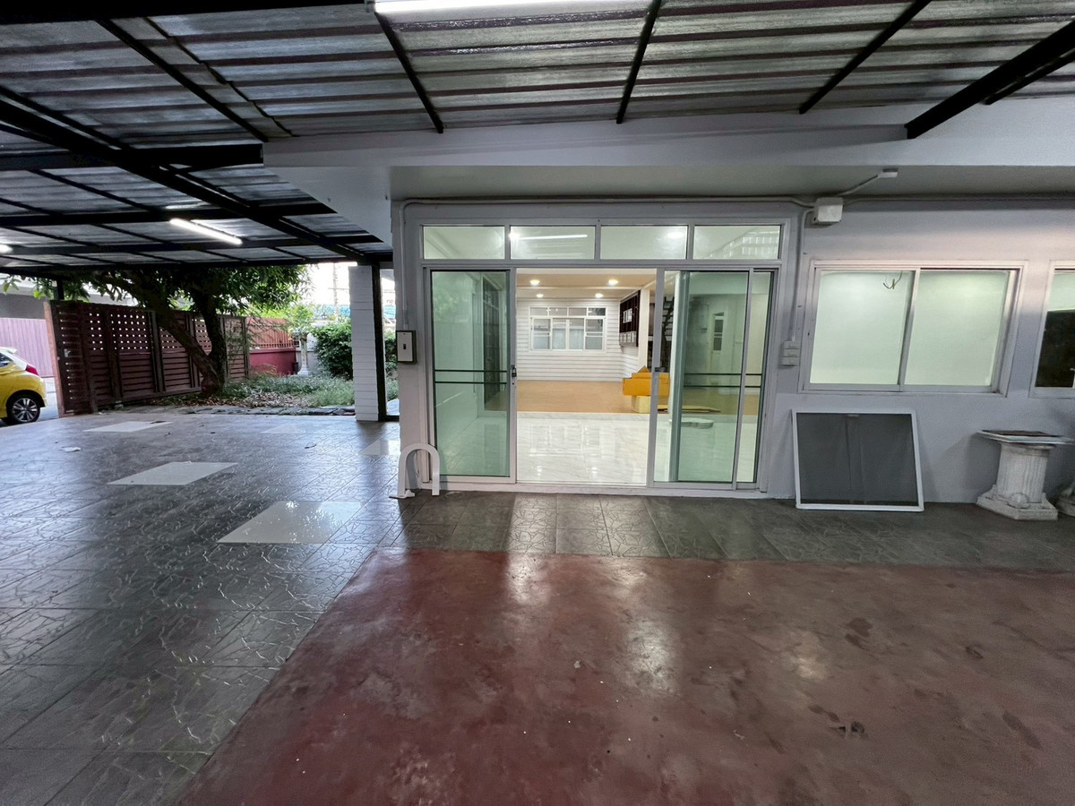 For RentHouseNonthaburi, Bang Yai, Bangbuathong : 5bedroom house, 91 sq.wa., near the BTS and Nonthaburi Government Center. Suitable for company registration.