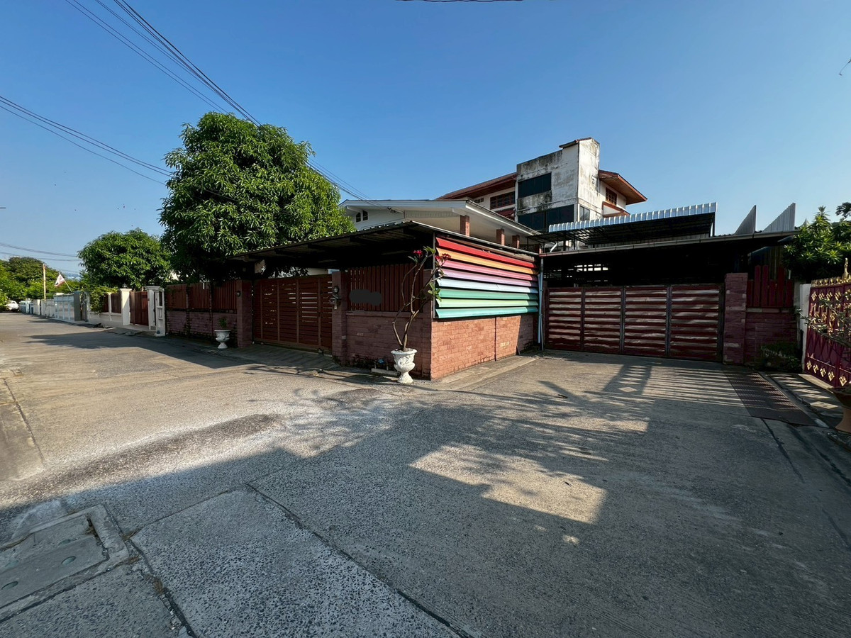For RentHouseNonthaburi, Bang Yai, Bangbuathong : 5bedroom house, 91 sq.wa., near the BTS and Nonthaburi Government Center. Suitable for company registration.