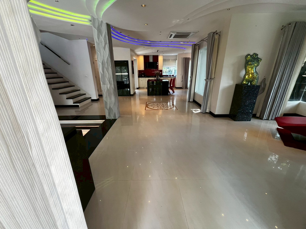 For RentHouseNonthaburi, Bang Yai, Bangbuathong : house 130 sq.wah, opposite Denla British (DBS), 4 bedrooms, 4 bathrooms, maid's room, fully furnished.