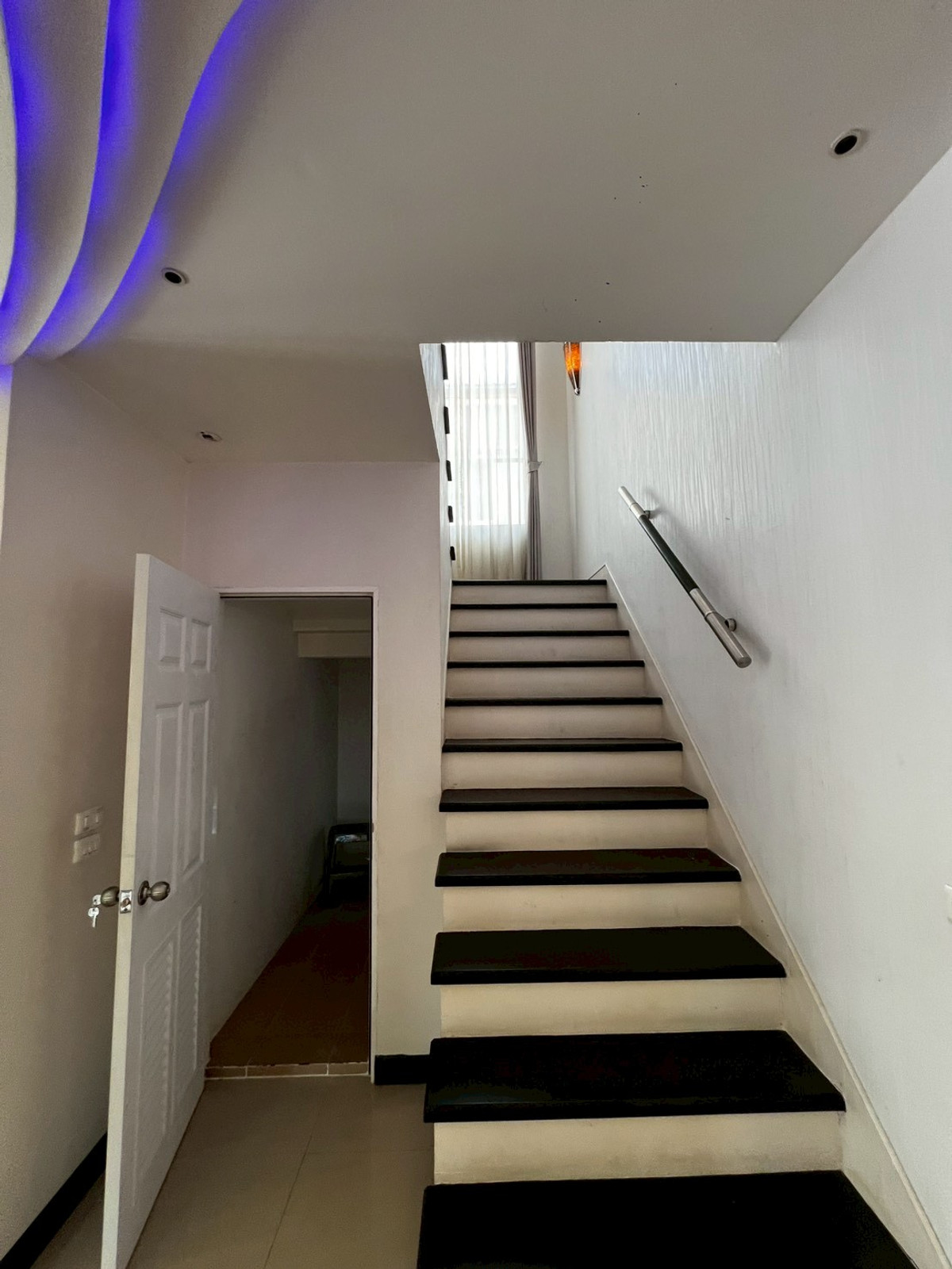 For RentHouseNonthaburi, Bang Yai, Bangbuathong : house 130 sq.wah, opposite Denla British (DBS), 4 bedrooms, 4 bathrooms, maid's room, fully furnished.