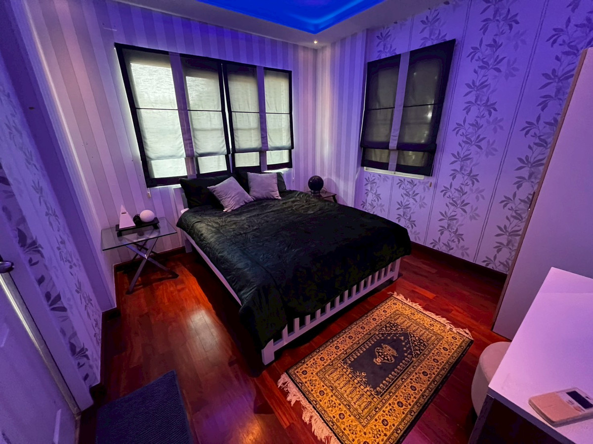 For RentHouseNonthaburi, Bang Yai, Bangbuathong : house 130 sq.wah, opposite Denla British (DBS), 4 bedrooms, 4 bathrooms, maid's room, fully furnished.