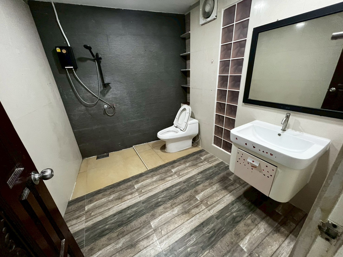 For RentHouseNonthaburi, Bang Yai, Bangbuathong : 5bedroom house, 91 sq.wa., near the BTS and Nonthaburi Government Center. Suitable for company registration.