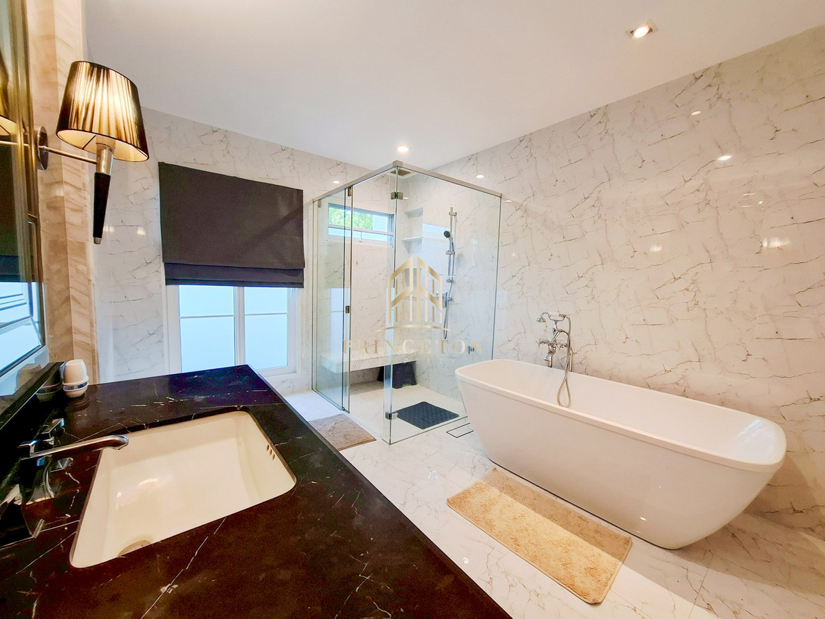 For RentHouseBangna, Bearing, Lasalle :  House for rent Nantawan Bangna Km. 7 near Mega Bangna 