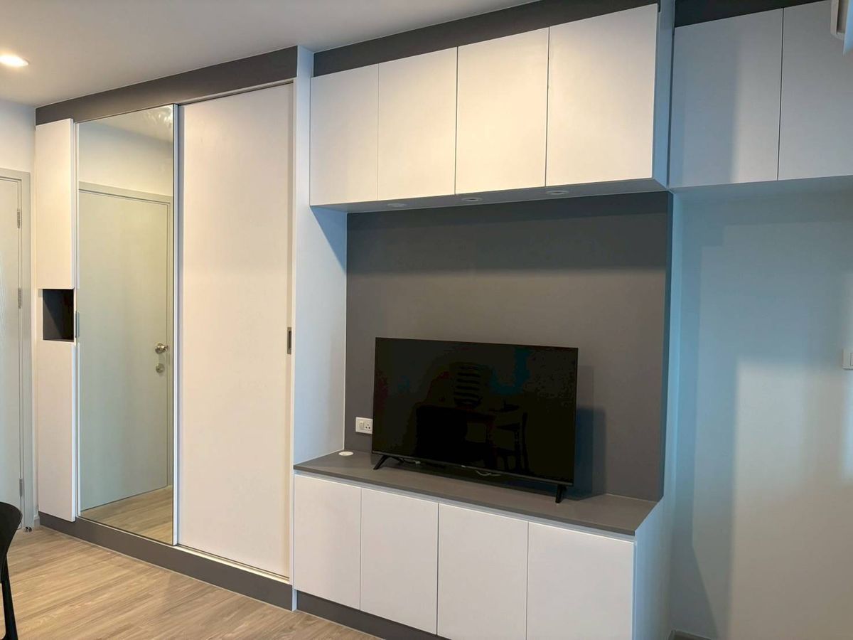 For RentCondoBangna, Bearing, Lasalle : Rent Condo Regent Home Bangna, Building A, Floor 15, Luxury Building, The whole view room is very beautiful. Rental price 10,500 baht.