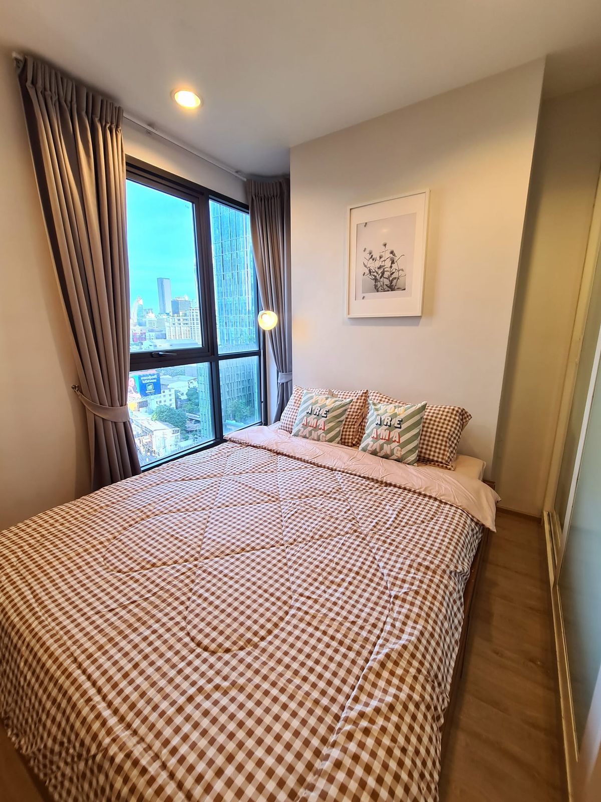For RentCondoRatchathewi,Phayathai : Ideo Q Ratchathewi【𝐑𝐄𝐍𝐓】🔥A little bit of loft, a little bit of pastel, controlling the tone to make it livable like the new generation🔥  Contact Line ID: @hacondo