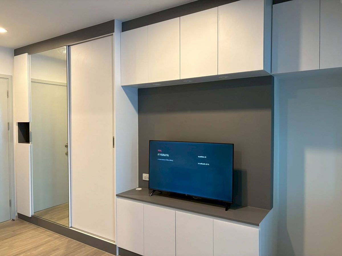 For RentCondoBangna, Bearing, Lasalle : Rent Condo Regent Home Bangna, Building A, Floor 15, Luxury Building, The whole view room is very beautiful. Rental price 10,500 baht.