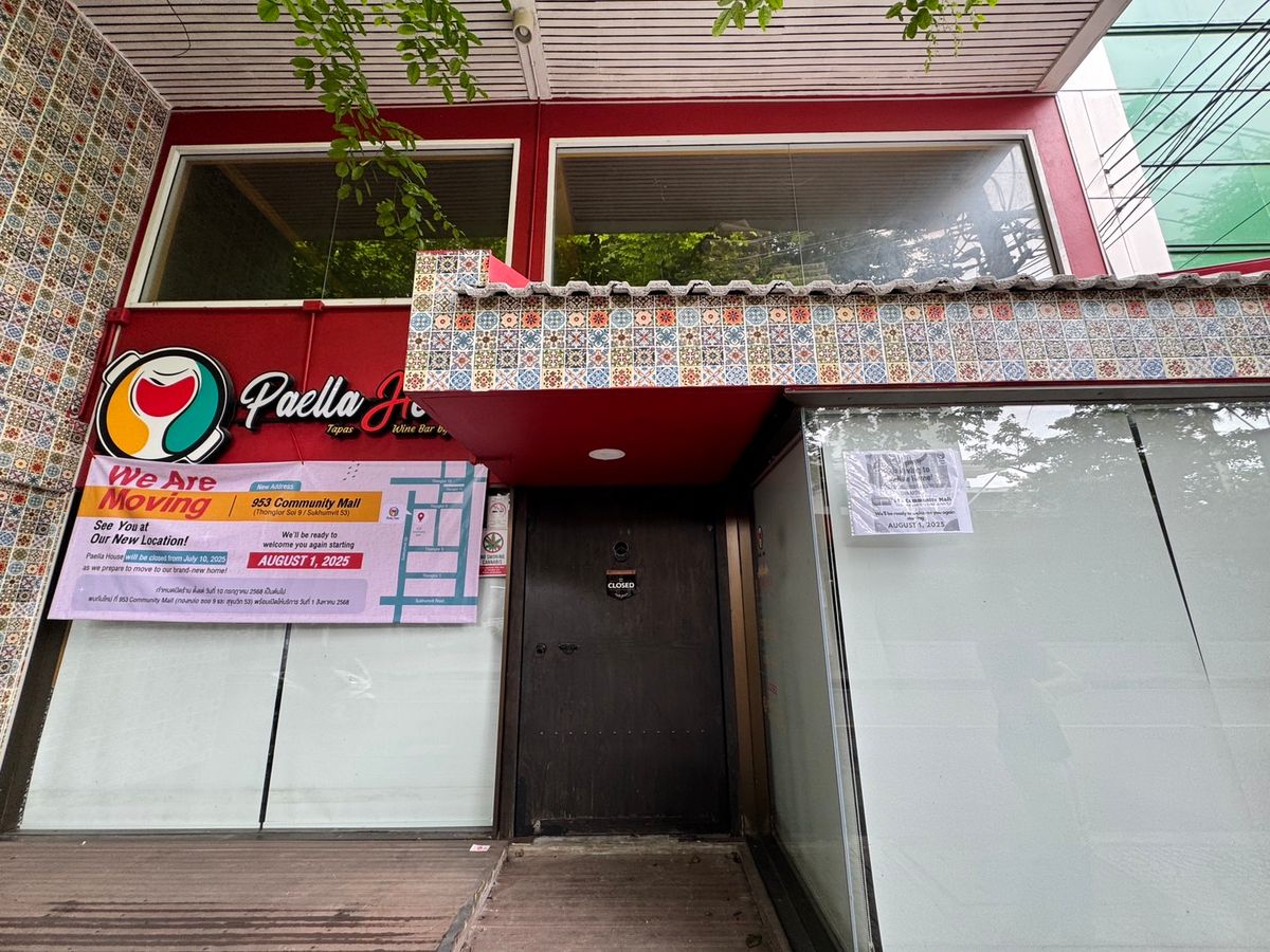 ให้เช่าอาคารพาณิชย์สุขุมวิท อโศก ทองหล่อ : **LM000686 – For Rent: Commercial Townhome on Sukhumvit 26** Prime location right in the heart of Phrom Phong, ideal for any business: café, restaurant, clinic, or studio. High visibility with foot traffic and easy access – front faces the main soi, rear 