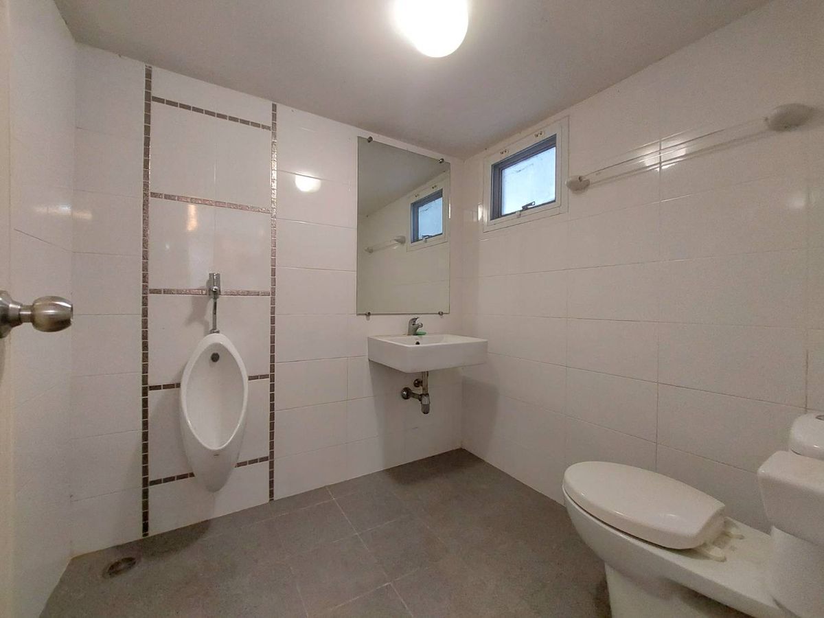 ขายบ้านศรีราชา แหลมฉบัง บ้านบึง : บ้านเดี่ยว ศรีราชา ทำเลดี สังคมคุณภาพ ขนาด66.2 ตรว หลังมุม ราคาต่ำกว่าตลาด 30%  ซื้ออยู่เองหรือปล่อยเช่าก็คุ้ม ใกล้เจพาร์ค