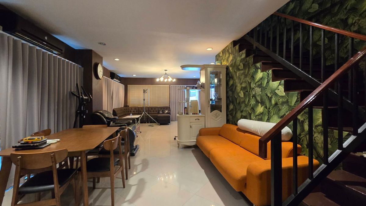 ขายทาวน์โฮมลาดกระบัง สุวรรณภูมิ : หมู่บ้านสิตานัน สุวรรณภูมิ ทาวน์โฮม 3 ชั้น หลังมุม  จำนวนชั้น 3 ชั้น  ขนาด 47.6 ตารางวา