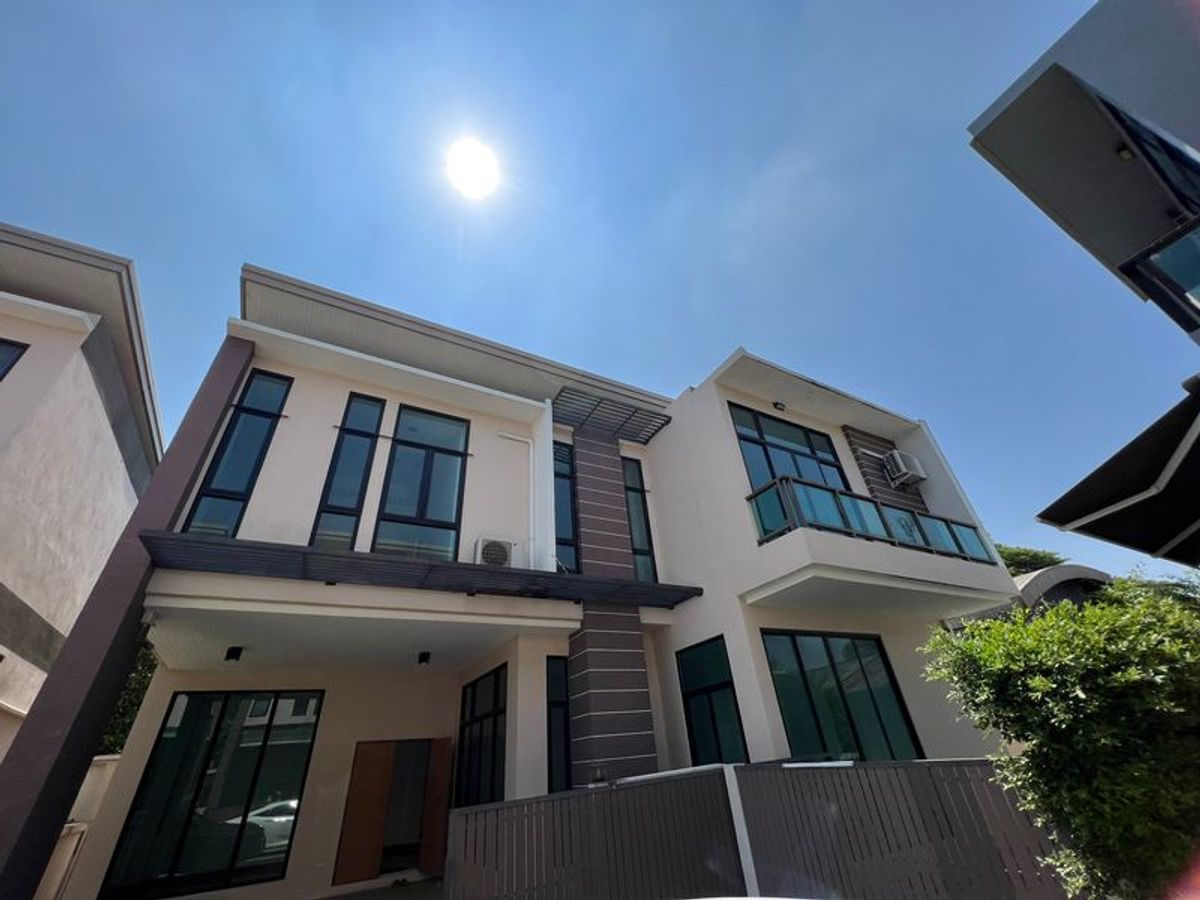 ขายทาวน์โฮมโชคชัย4 ลาดพร้าว71 : บ้านเดี่ยว  ซอย นาคนิวาส 14 ลาดพร้าว โชคชัย 4 mrt ลาดพร้าว 71 ใกล้ เซ็นทรัล อีสต์วิลล์
