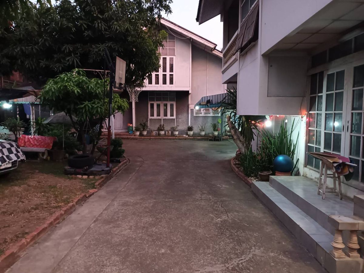 ขายบ้านสาทร นราธิวาส : ขายบ้าน 3 หลัง พร้อมที่ดิน 208 ตารางวา ถนนเชื้อเพลิงซอย 2 ( ซอยศรีอักษร ) ราคา 128 ลบ.
