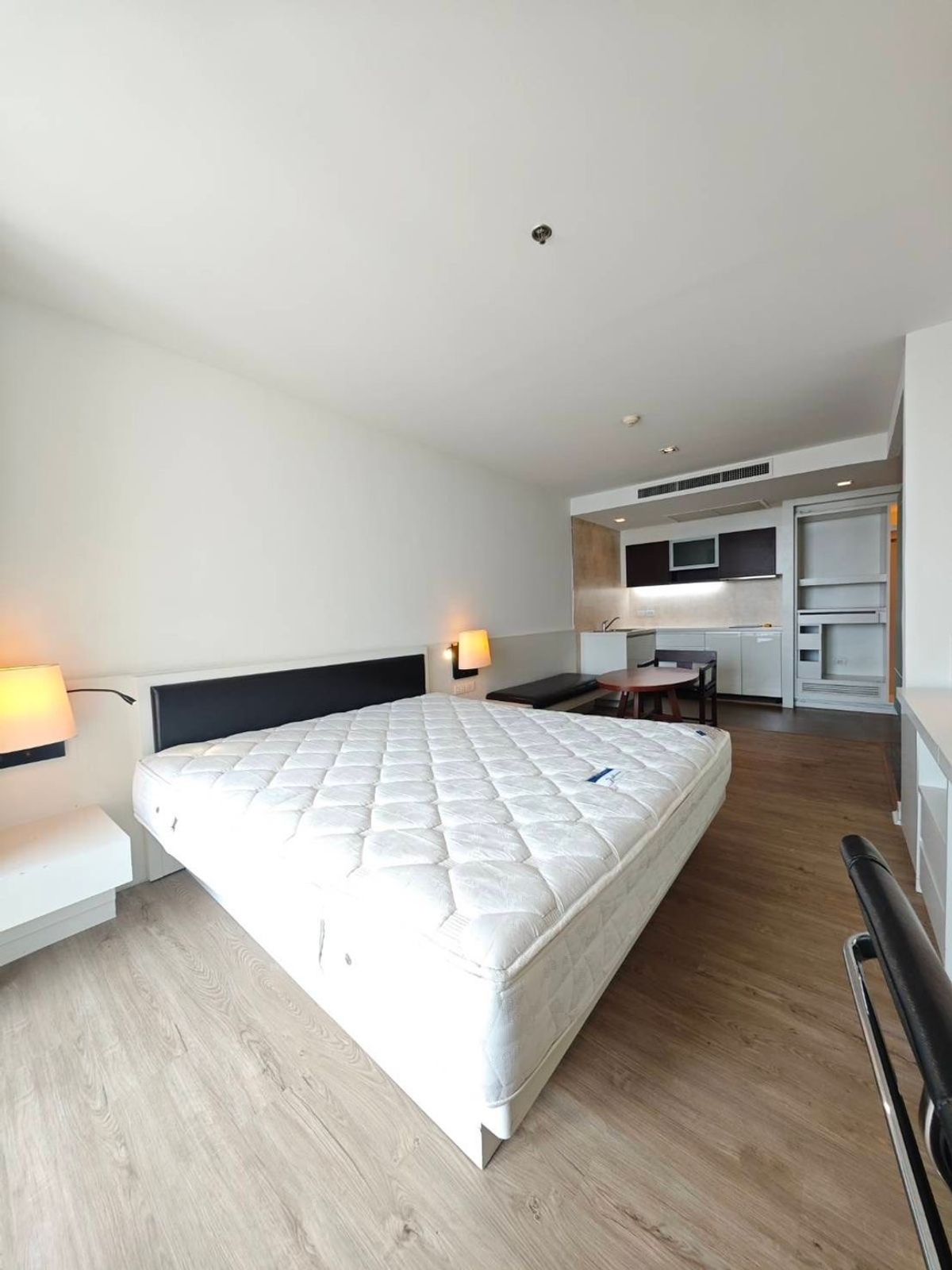 For RentCondoSathorn, Narathiwat : Rent Sathorn Heritage. Price 15,000 baht.