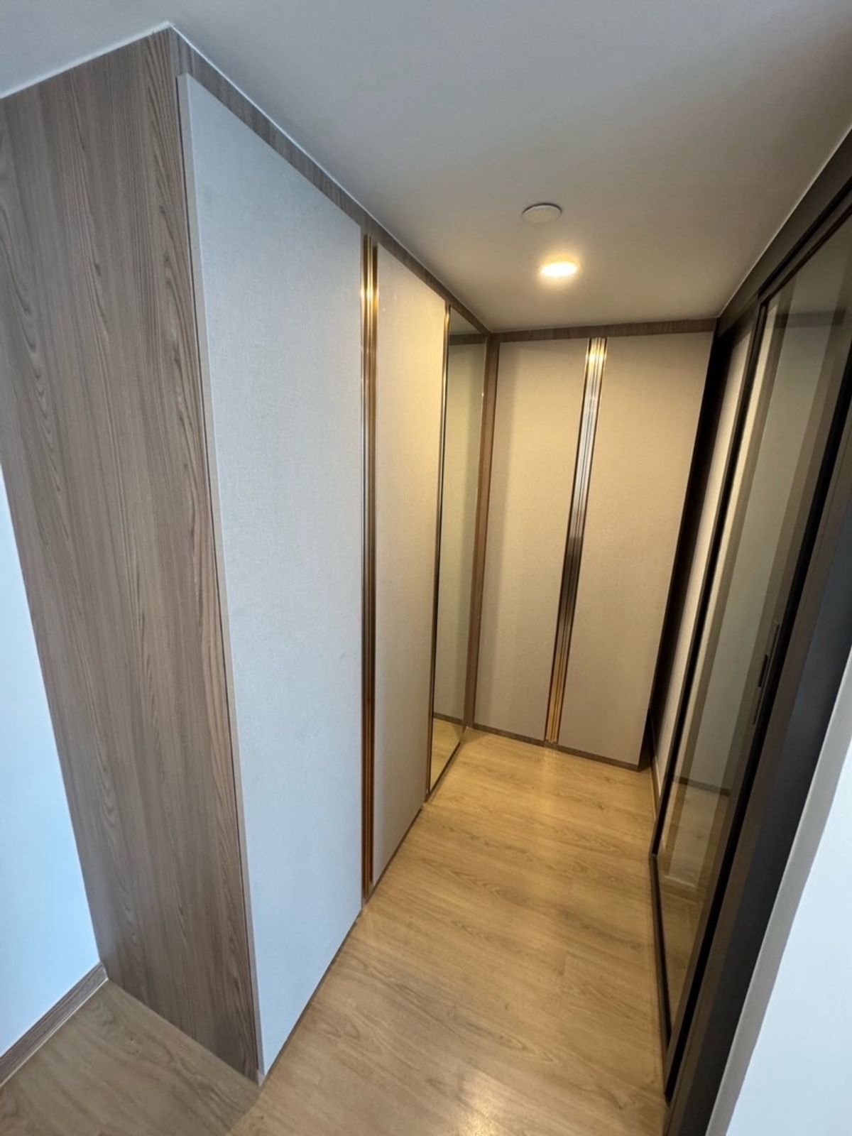 ให้เช่าคอนโดคลองเตย กล้วยน้ำไท : ให้เช่าห้อง Vertiplex 2 ชั้น @ Life Rama 4 - Asoke ชั้น 33 | วิวบางกระเจ้า | เฟอร์ครบ | เพดานสูง โล่ง โปร่ง 2 ห้องนอน 1 ห้องน้ำ ขนาด 52 ตร.ม. | Duplex เพดานสูง