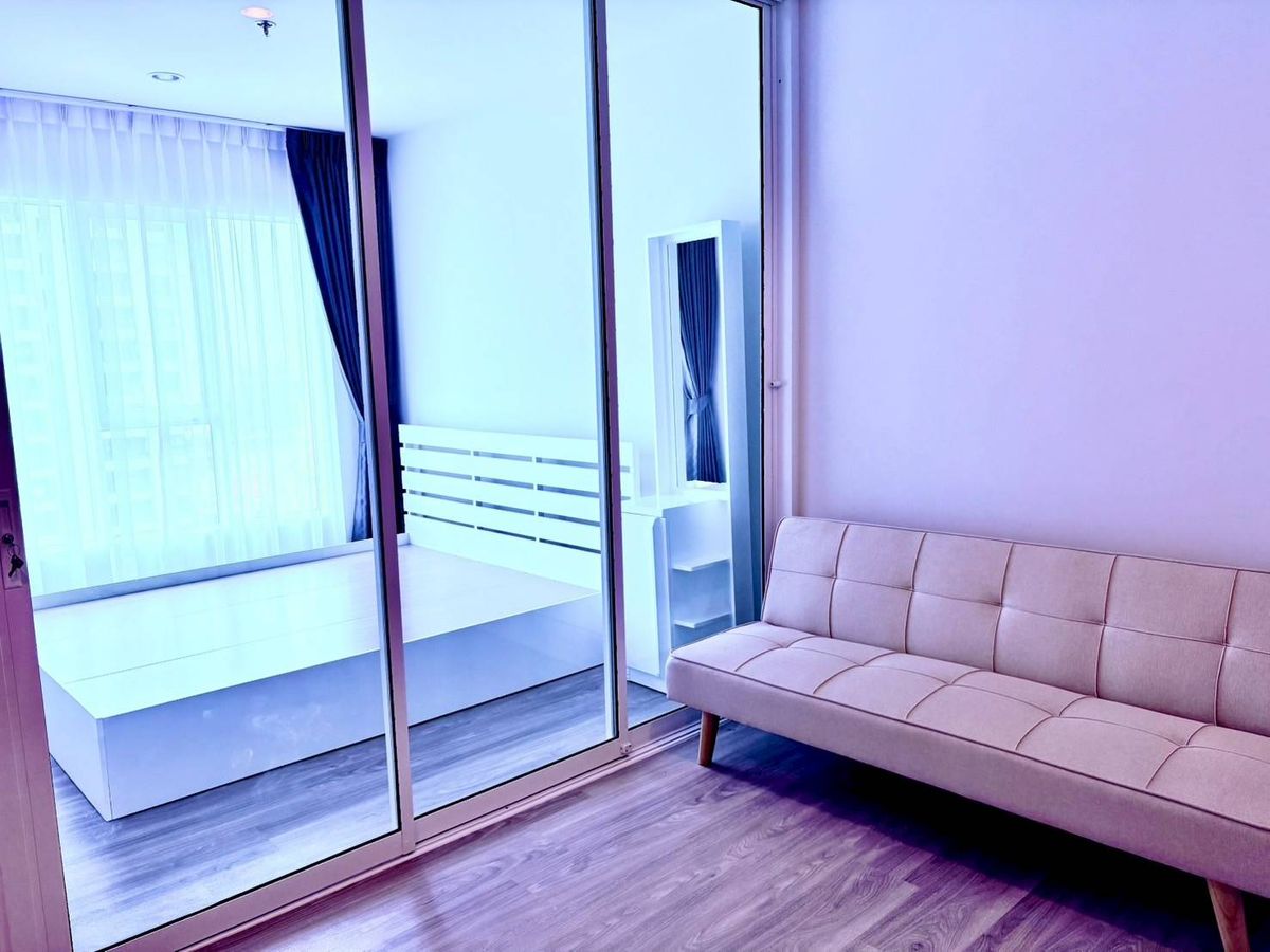 For RentCondoBangna, Bearing, Lasalle : Rent Condo Regent Home Bangna, Building A, Floor 15, Luxury Building, The whole view room is very beautiful. Rental price 10,500 baht.
